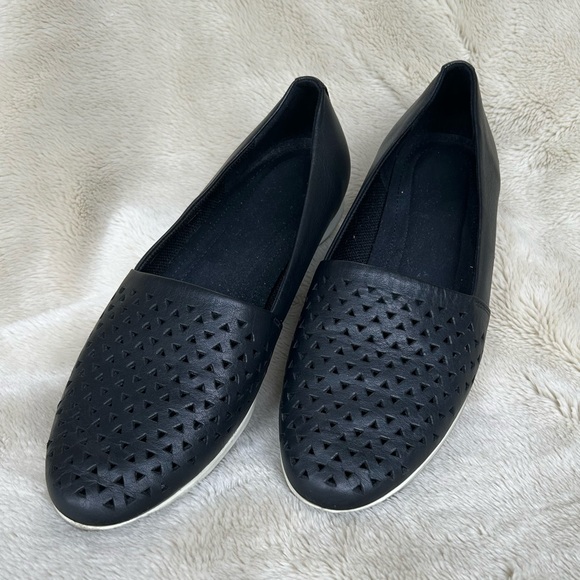 Ecco Shoes - Ecco black leather slip-on shoes great condition (40) 9